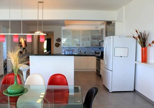 Top-class Top-floor Beachfront Penthouse near shops and restaurants
