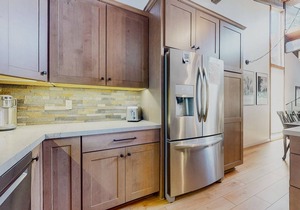 Updated & Large, Bright Mammoth Home near The Village, Pool On-site in Mammoth Lakes