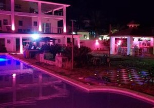 Villa de Colores 3 Rooms 5 king Beds