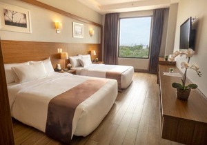Weston Suites Hotel
