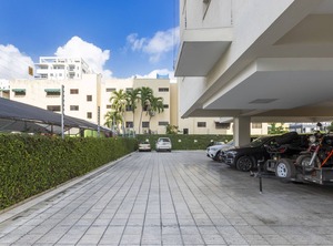 Downtown Domingo | Evaristo Morales