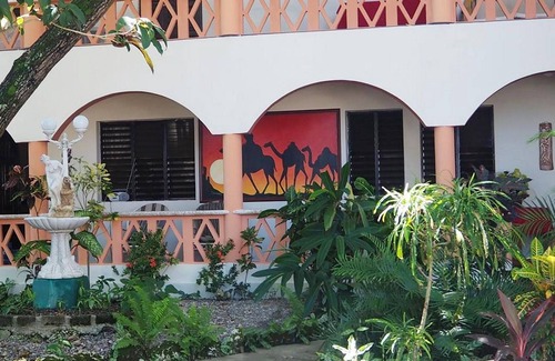 La Esplanada Apartment | 1BD guest-friendly condo, pool/Wi-Fi/cable TV, near shops/beaches