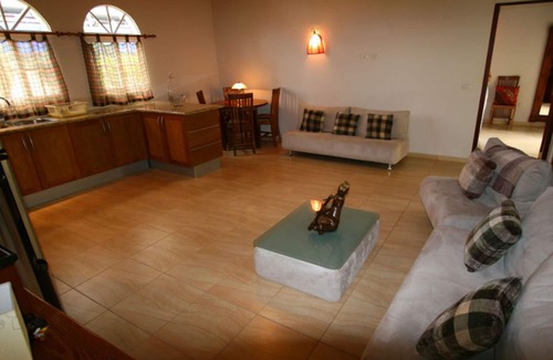 Cabarete Villa | 2BD/2BTH villa near beach and shops, with parking/cable Television/Internet