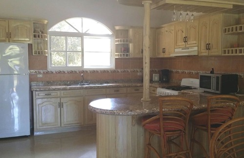 Urbanizacion Tavarez Villa | 3-BD villa with private pool in central Sosua, guest-friendly, with Wi-Fi/TV