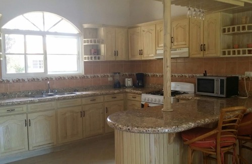 Urbanizacion Tavarez Villa | 3-BD villa with private pool in central Sosua, guest-friendly, with Wi-Fi/TV