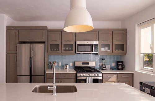 La Mulata Villa | 3BD/3BTH guest-friendly villa, free bus, pool/waterpark/WiFi/cable TV/BBQ!