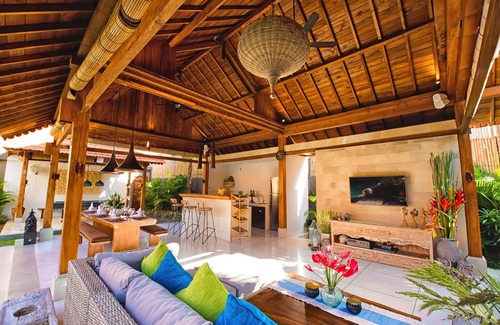 Berawa Villa | 3BR Villa Near Finns Beach Club! - W/Swimming Pool!
