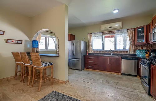 Sosua Villa | 4-bedroom inexpensive villa steps to the sandy beach, with pool/cable TV/Wi-Fi