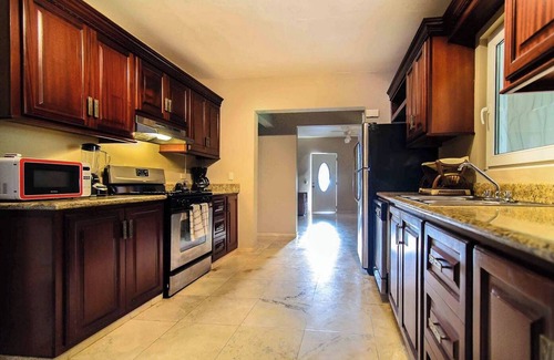Playa Chiquita Villa | 4BR Villa: private pool, bathtube, near ocean