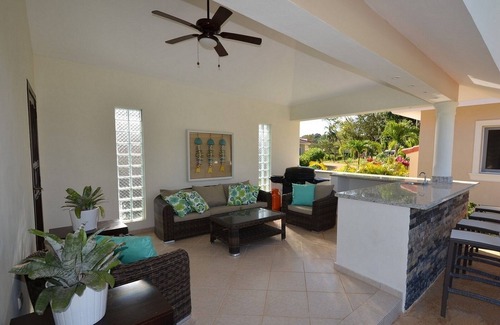 Sosua Villa | 5-bedroom villa with private infinity pool, free shuttle bus, guest-friendly