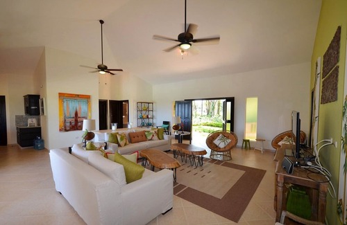 Sosua Villa | 5-bedroom villa with private infinity pool, free shuttle bus, guest-friendly
