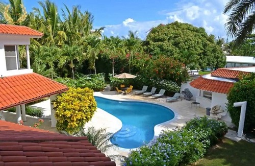 Villas Ana Maria Villa | 6BD 6BTH luxury party villa in central Sosua, guest-friendly, near everything!