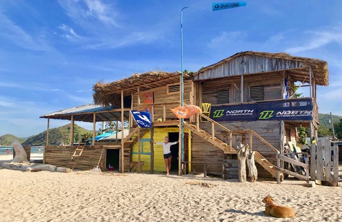 Buen Hombre Cabin | Beach Mansion 3 meters from the ocean, Kite School and Camp