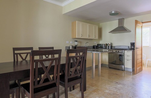 El Cortecito Condo | Beach Residency B2 200Mbps Pool BBQ Walk2Beach!