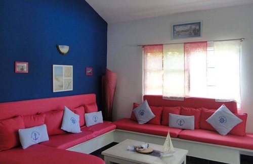 Urbanizacion Tavarez Villa | Beach, sun, girls, sport courts: guest-friendly residence in central Sosua!