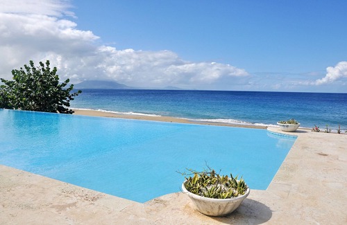 El Batey Apartment | Beachfront guest-friendly residence with pool near everything!