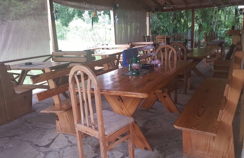 La Mulata Apartment | Budget room with cable TV/Internet in hotel with on-site restaurant