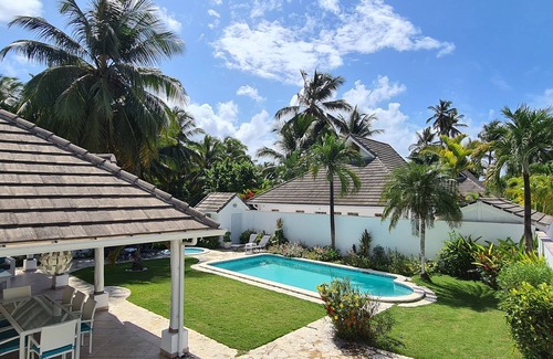 La Iglesia Villa | Caribbean Villa Florenzo few steps from the beach