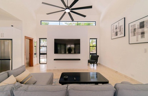 Playa Chiquita Villa | Charming 3-bedroom villa in wonderful Ocean Village with Pool & BBQ
