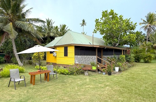 Savusavu Villa | Coco Cottage-Beachfront Romance or Budget Family