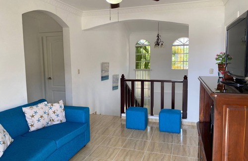 Los Maestros Villa | Comfortable villa at the foot of the Mountain 5 minutes from the beach with pool PP