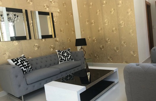 Punal Apartment | Confortable stay A/C wi-fi 7min STI Airport 7 min from de monument
