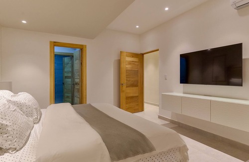 La Julia Apartment | Design Decor - 2BR - Rooftop Jacuzzi - King Size Bed