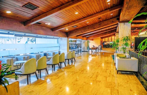 Los Cacicazgos Hotel | Dominican Fiesta Hotel & Casino