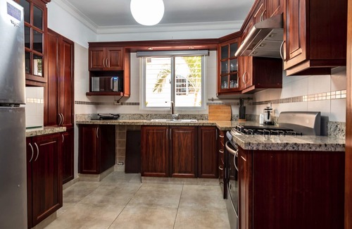 Santo Domingo Apartment | Escape Apartment steps to Downtown Center Mall in Mirador Norte