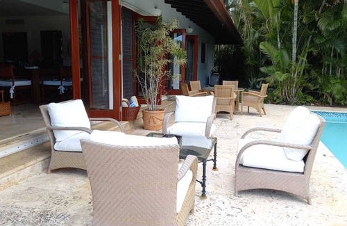 Los Limones House | Five Bedroom house Central Location just a short walk from Minitas Beach