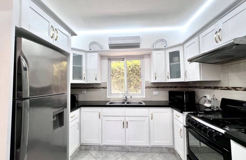 La Mulata Villa | Guest-friendly 5BD villa with basketball court and private pool