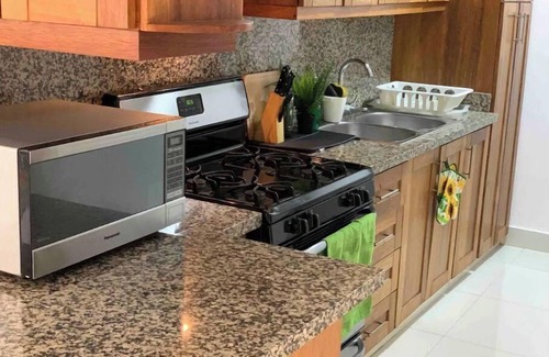 Ensanche Naco Apartment | Hermoso Apto. Zona de Naco Con Jacuzzi + Bar!