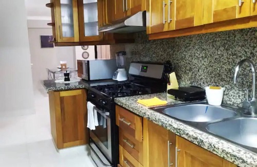 Ensanche Naco Apartment | Hermoso Apto. Zona de Naco Con Jacuzzi + Bar!