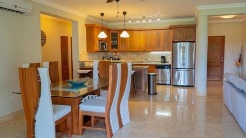El Batey Apartment | Hispaniola Beach Condo 9a2oceanviewbeachpool