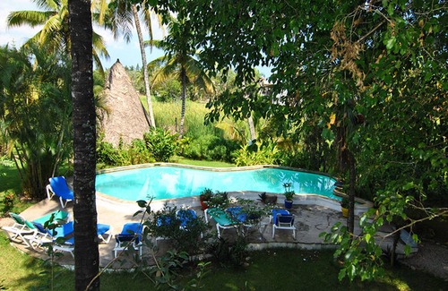 ProCab Apartment | Hostel room with shared bathroom on tropical lagoon