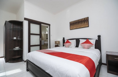 Sunset Road Hotel | Hotel O Panen House