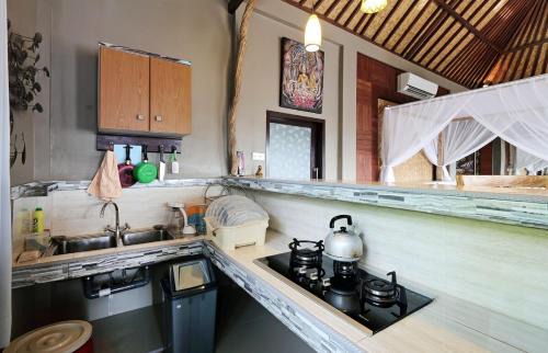 Penestanan Apartment | Huge Amazing Campuhan Ridge Walk view room