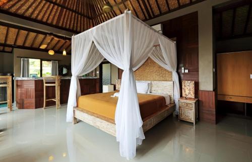 Penestanan Apartment | Huge Amazing Campuhan Ridge Walk view room