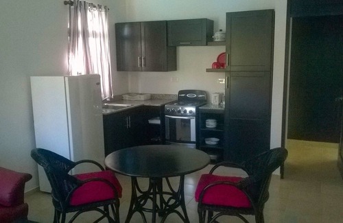 La Mulata Apartment | Inexpensive Condo in tropical resort, pool/cable TV/Wifi, fully equipped