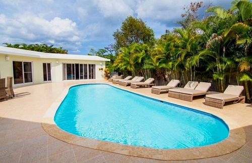 Sosua Villa | Large 6BD guest-friendly villa with private pool and garden, free bus to town