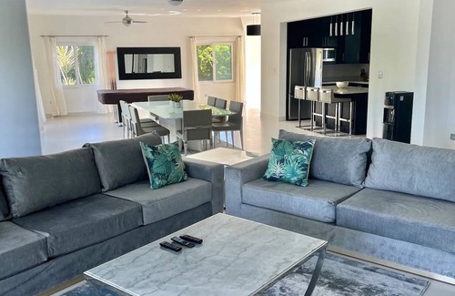 Urbanizacion Tavarez Villa | Large guest-friendly luxury party villa in downtown Sosua!