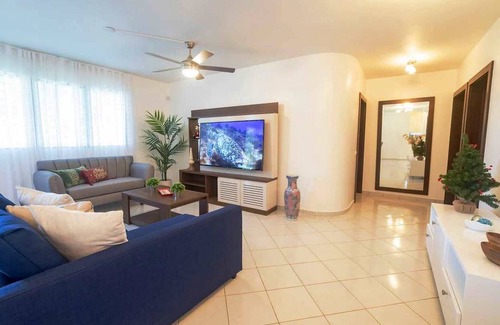 Urbanizacion Tavarez Villa | Large guest-friendly villa x 16 guests in Sosua, garden/pool, snooker, volley!