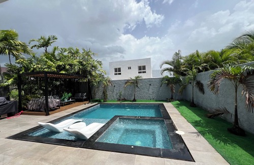 Juan Dolio Villa | Luxury 3-bed -Jacuzzi villa with WiFi and AC in Juan Dolio