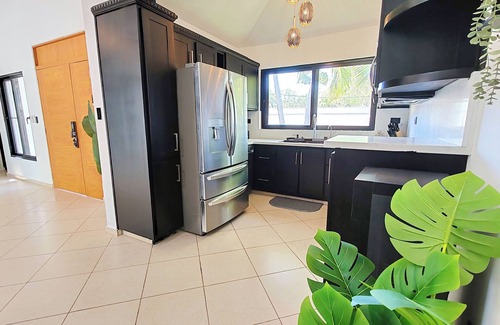 La Esplanada Villa | Luxury 3-Bedroom Villa Minutes from the Beach with Private Pool & Jacuzzi +Bonus