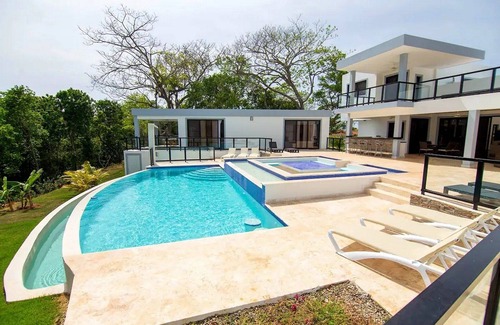 La Mulata Villa | Luxury 5BD/5.5BTH villa in Sosua, perfect for bachelor parties!