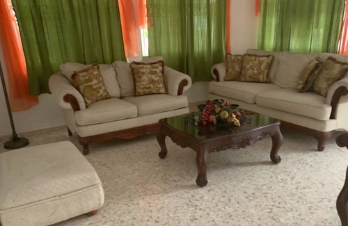 Llanos de Gurabo I House | Majestic Villa in the Heart of Santiago!