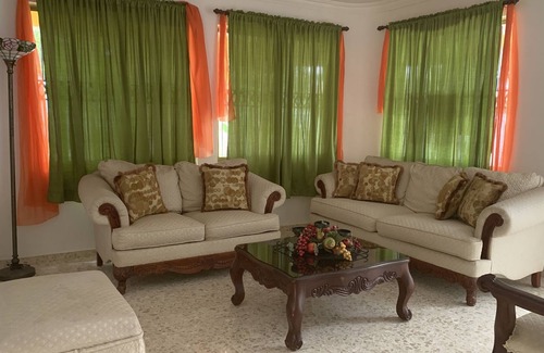 Llanos de Gurabo I House | Majestic Villa in the Heart of Santiago!