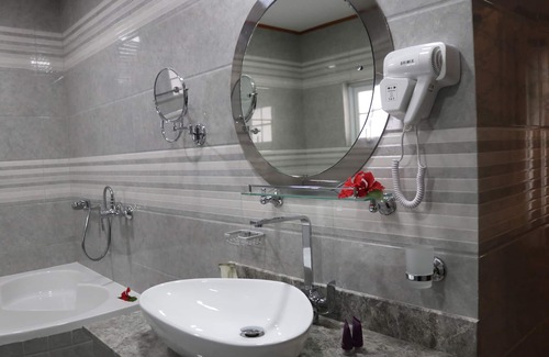 La Digue Hotel | Mountain View Hotel