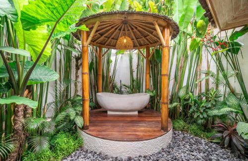 Penestanan Villa | Orion by DH - Romantic Chic Villa - Private Pool - Garden Tub Retreat