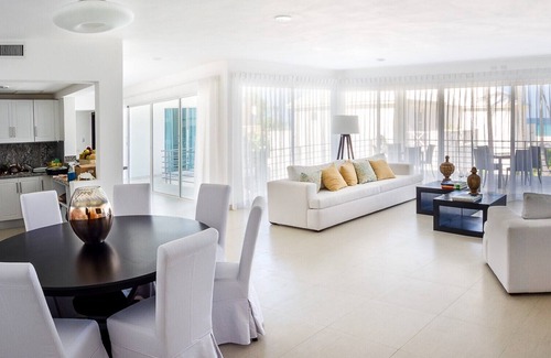 Bavaro Villa | Punta Cana 8 BR Luxury Beach Mansion + Bonus
